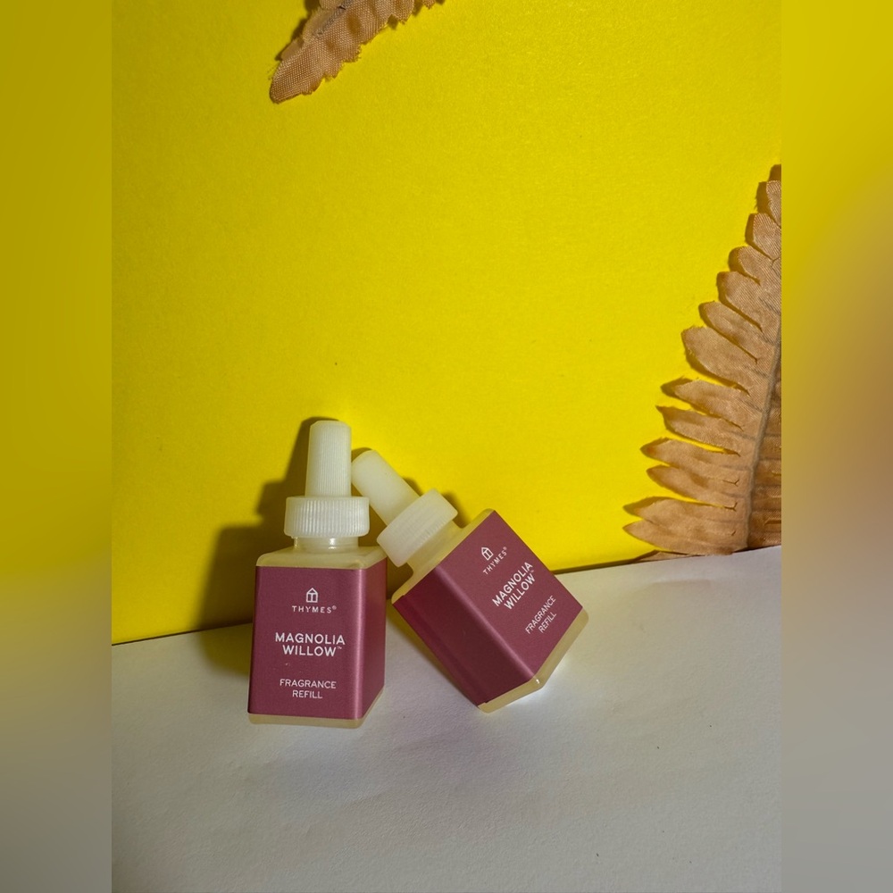 Thymes Magnolia Willow Pura Smart Home Plug-in Diffuser Refills - Pack of 2 - Picture 5 of 6